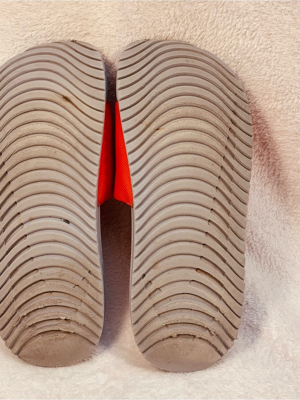 Youth Sz 6 Nike Kawa Red Slides with White Swoosh Strap - Picture 2 of 6